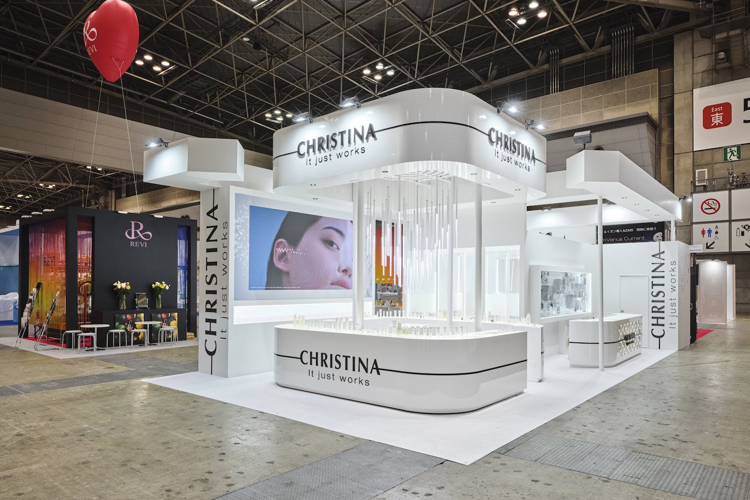 CHRISTINA  pop up store0