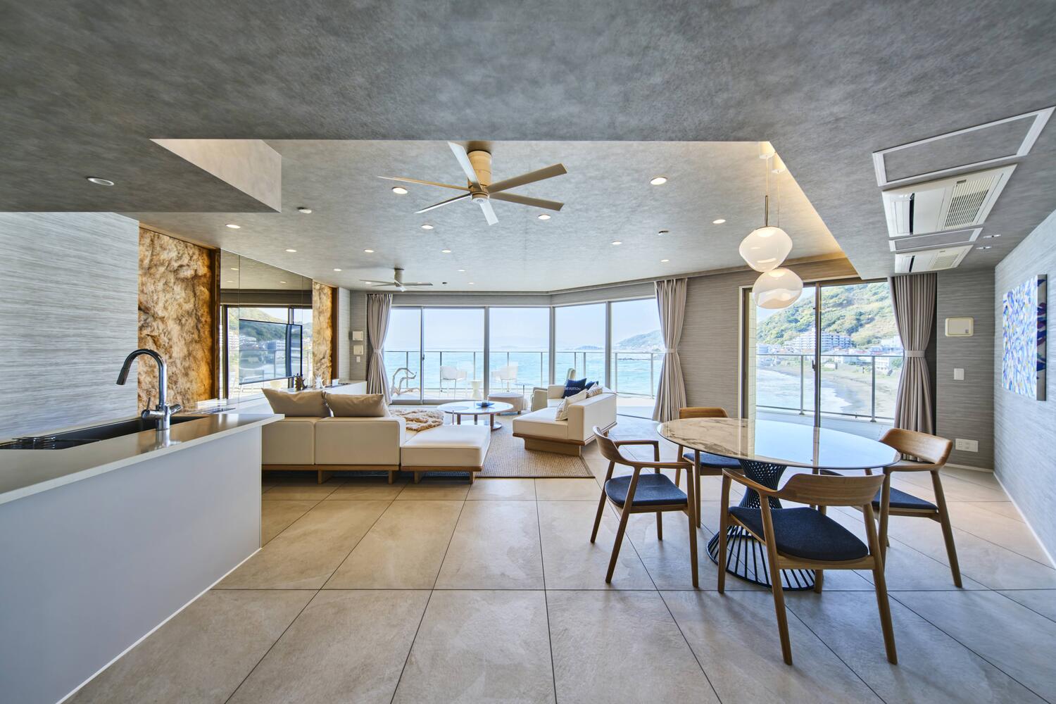 Ocean front residence 